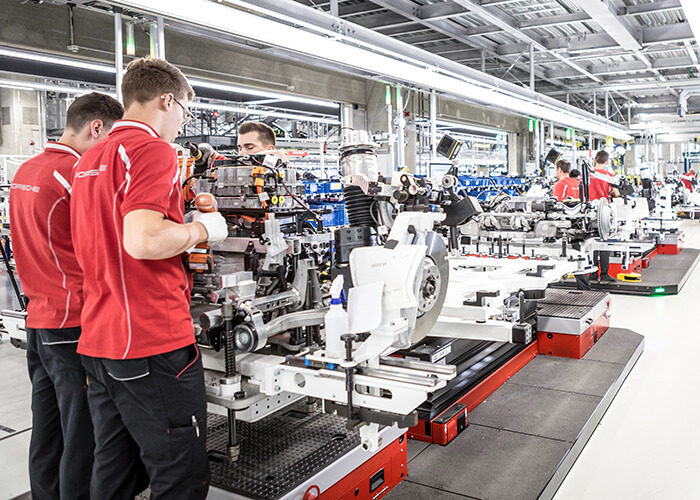 Column-700x500-6767553_achsmontage_taycan_fabrik_stuttgart_zuffenhausen_2019_porsche_ag