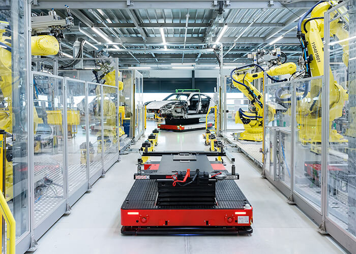 Column-700x500-taycan_fabrik_zuffenhausen_2019_porsche_ag-1